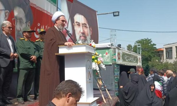 شهدا راه عزت و ایثار را نشان دادند