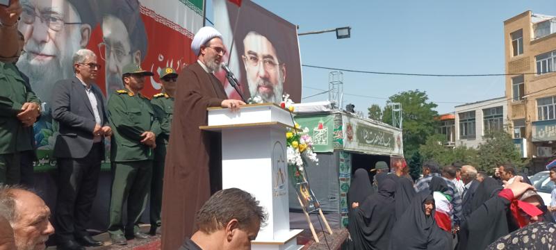 شهدا راه عزت و ایثار را نشان دادند