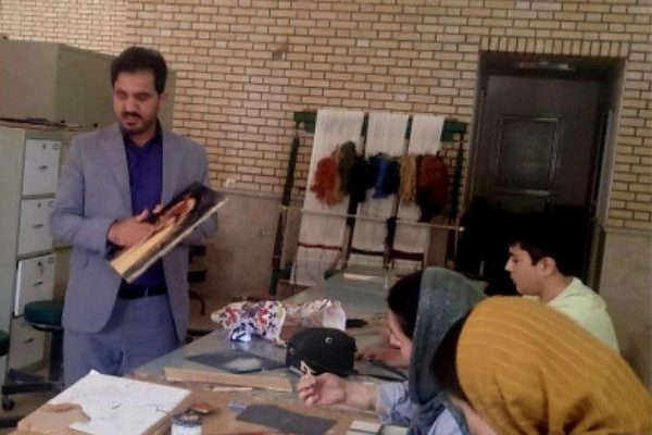آموزش صنایع‌دستی زمینه‌ساز اشتغال و حفظ هنرهای بومی است