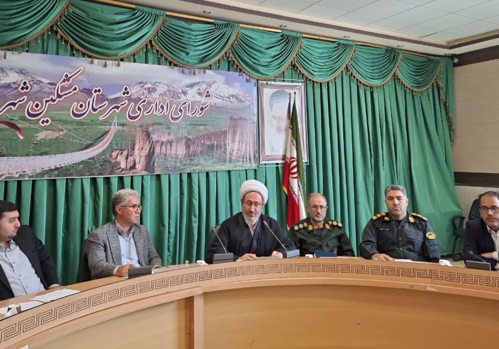 برخورد مناسب با ارباب‌ رجوع مطالبه جدی مدیریت شهرستان است